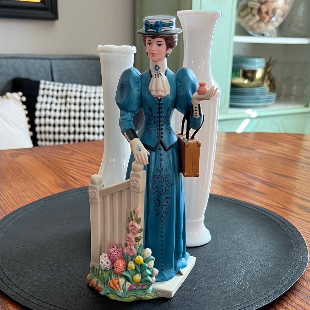 Avon Mrs. Albee Figurine 2009